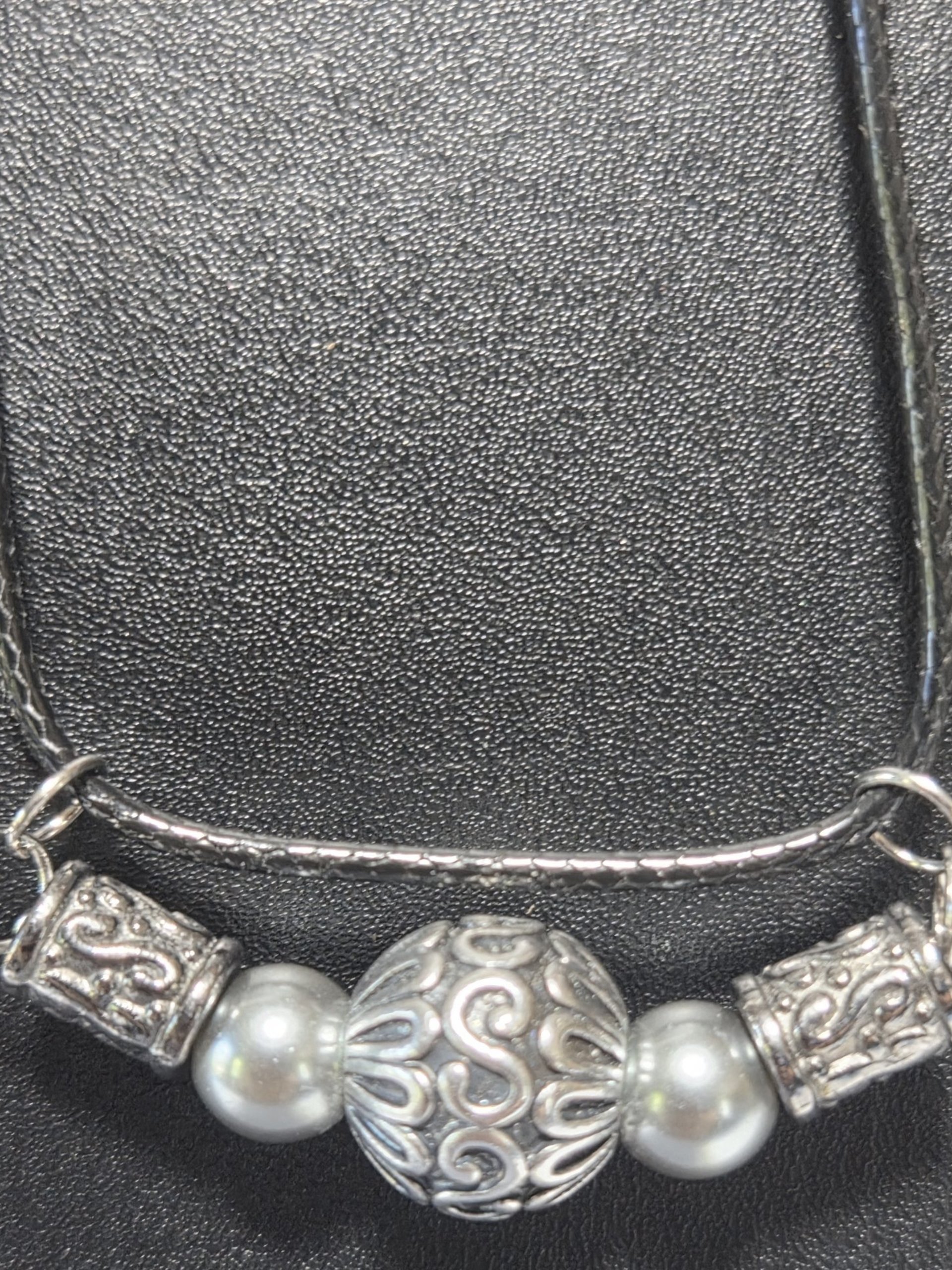 Midnight Pearl & Filigree Bar Necklace